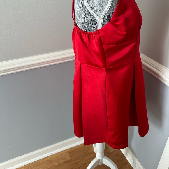 Misguided Red Deep Vneck Pleated Dress Size 12 - Picture 3 of 7